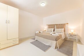 Belvedere - Seafront Apartment - 3 Places