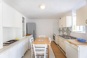 Belvedere - Seafront Apartment - 3 Places