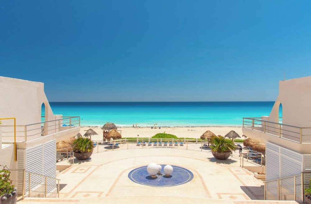 Ocean view condo with balcony hotel zone