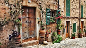Son Galceran Gran in Valldemossa With Private Pool