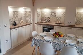 Villa Pescoluse With Pool and Sea View