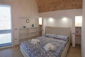 Villa Pescoluse With Pool and Sea View
