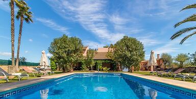 Son Duri House With Pool