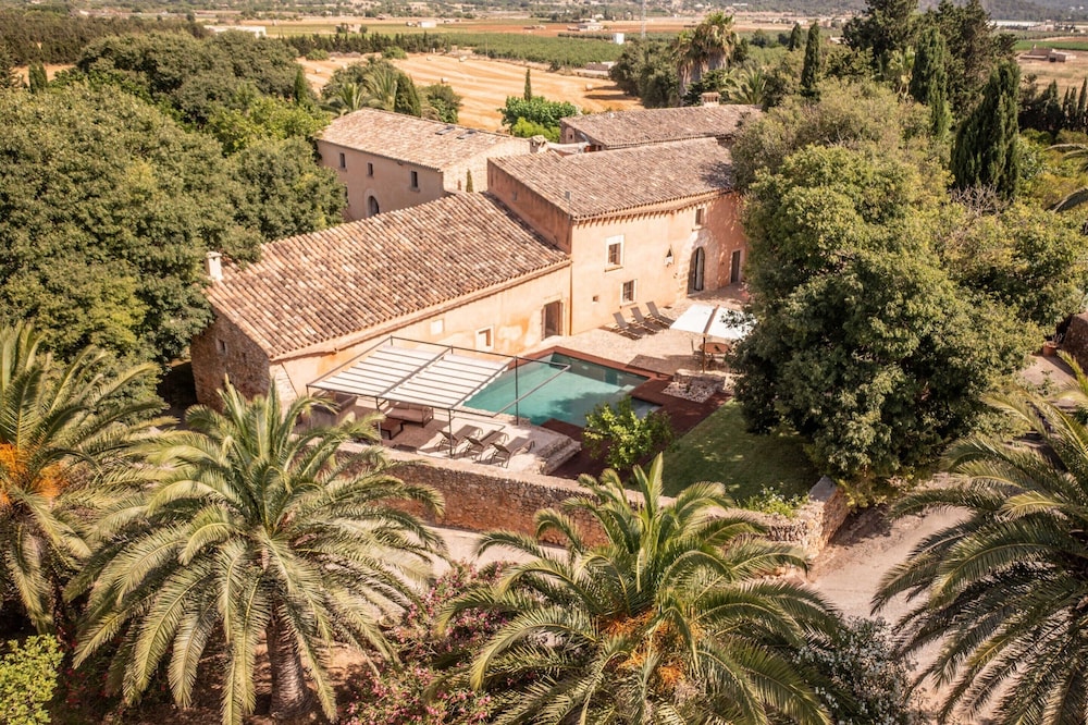 Country House in Buger With Pool & Near Beach