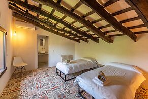 Country House in Buger With Pool & Near Beach