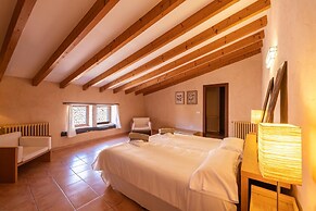 Country House in Buger With Pool & Near Beach