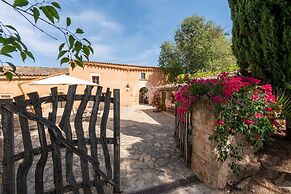 Country House in Buger With Pool & Near Beach