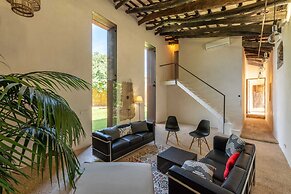 Country House in Buger With Pool & Near Beach