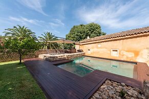 Country House in Buger With Pool & Near Beach