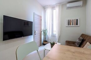 Modern Apartment -2bdr/6p - 300m From the Beach