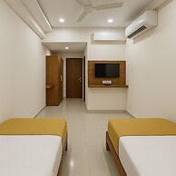 Stay Guru Hari Om Residency