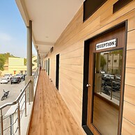 Stay Guru Hari Om Residency