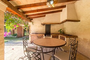 Delightful Country House in Buger