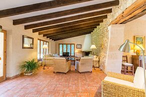 Delightful Country House in Buger