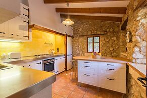 Delightful Country House in Buger