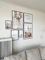 Huswell - Renovated Beachfront Apartment