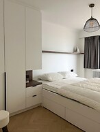 Huswell - Renovated Beachfront Apartment