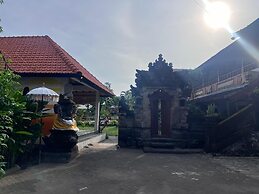 Uns Hotel - Bali