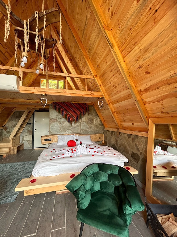 Bardi Suit Bungalov