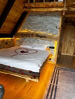 Bardi Suit Bungalov