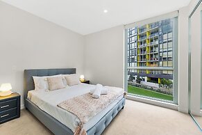 Kozyguru | Mascot | 2 Bed Apt + Free Parking