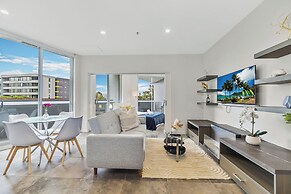 Kozyguru | Mascot | 2 Bed Apt + Free Parking