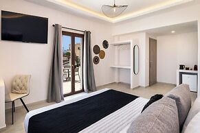 Santorinn Suites