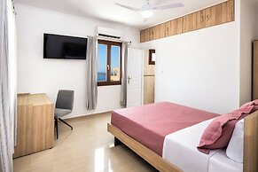 Santorinn Suites