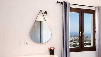 Santorinn Suites