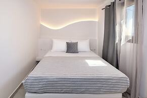 Santorinn Suites