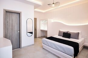 Santorinn Suites