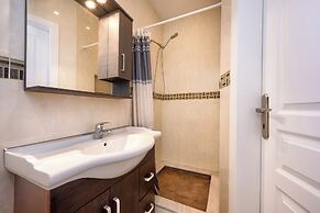Santorinn Suites