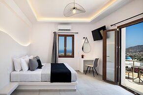 Santorinn Suites