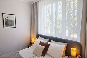 Friends - by Kairos Apartments