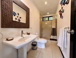 Beautiful private villa w private pool