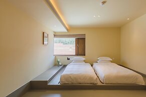 The Long Circle House