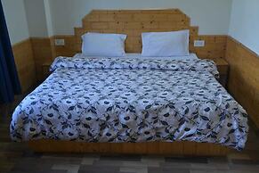 Taj Guest House