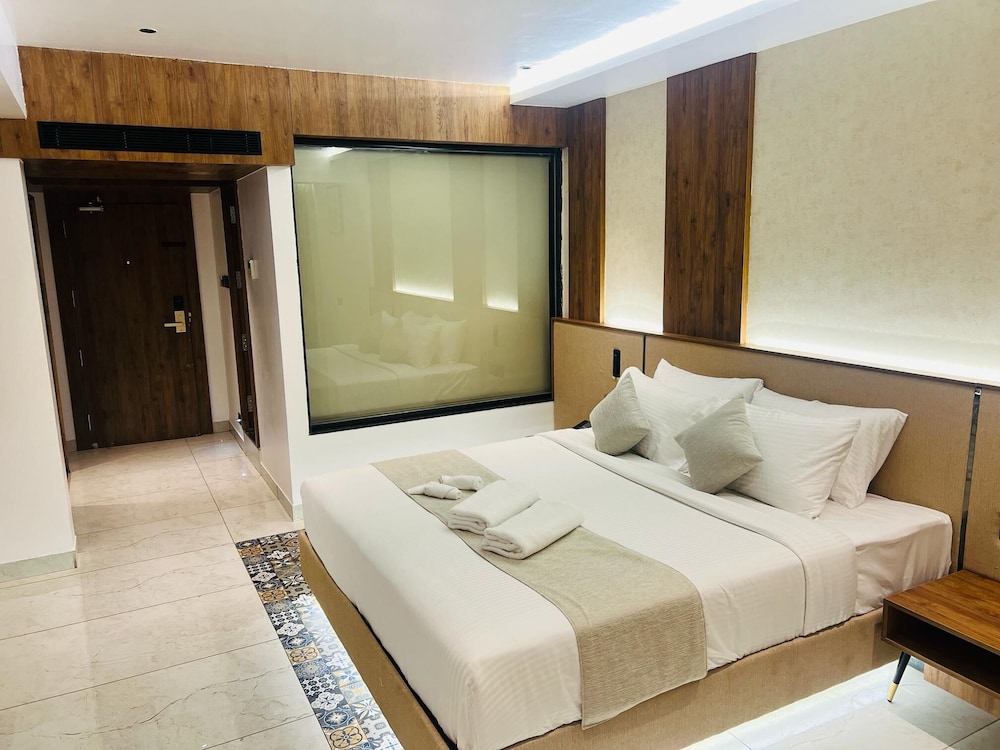 Royal Plaza Inn by RAK Rooms