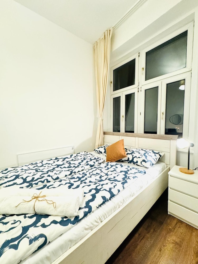 5BR Apt For 10 Walk to Kaufpark Alterlaa
