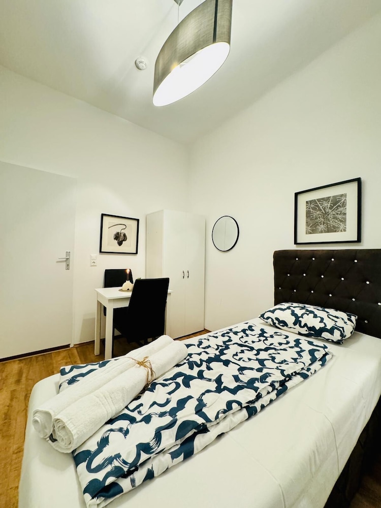 5BR Apt For 10 Walk to Kaufpark Alterlaa