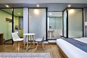 Noah hotel