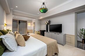 Alegrand Suites