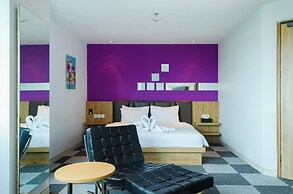 Mooz Hotel Surabaya