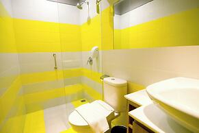 Mooz Hotel Surabaya