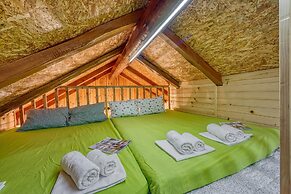Enchanted Cosy Chalet Kalanka