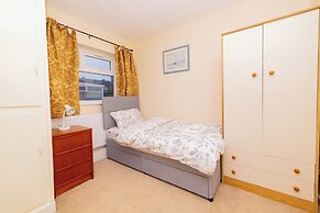 3 Bed - Sleeps 4 - Free Parking - Private Garden