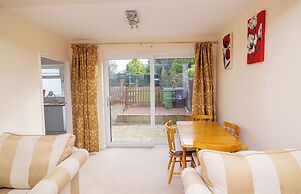 3 Bed - Sleeps 4 - Free Parking - Private Garden