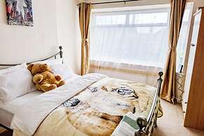 3 Bed - Sleeps 4 - Free Parking - Private Garden