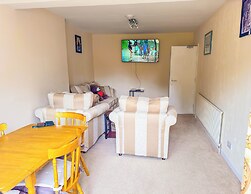 3 Bed - Sleeps 4 - Free Parking - Private Garden
