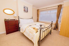 3 Bed - Sleeps 4 - Free Parking - Private Garden